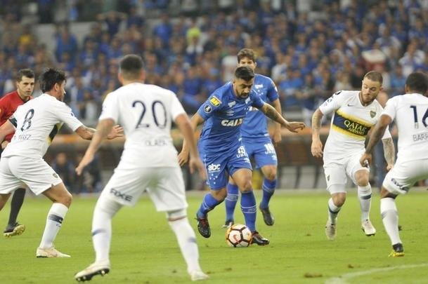Lances do primeiro tempo de Cruzeiro e Boca Juniors, no Mineiro, pela Copa Libertadores