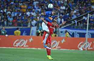 Cruzeiro 2x1 Internacional (26 rodada do Campeonato Brasileiro de 2014): Marcelo Moreno e Marquinhos anotaram os gols da vitria azul. Mineiro recebeu 49.915 presentes no dia 4 de outubro. Renda foi de R$ 2.948.985,00.