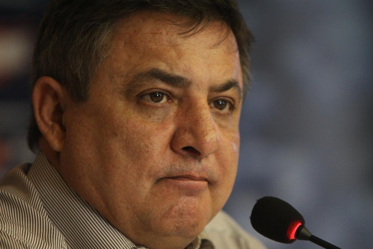 1/6 - DECISO TOMADA: documentos obtidos pelo Superesportes mostram que Zez Perrella arquivou, em agosto de 2018, representao de associados pedindo o afastamento de Itair Machado. Wagner Pires de S  convencido, em reunio com Perrella e quatro conselheiros que so desembargadores, que o melhor para a paz no clube  a sada do vice de futebol.