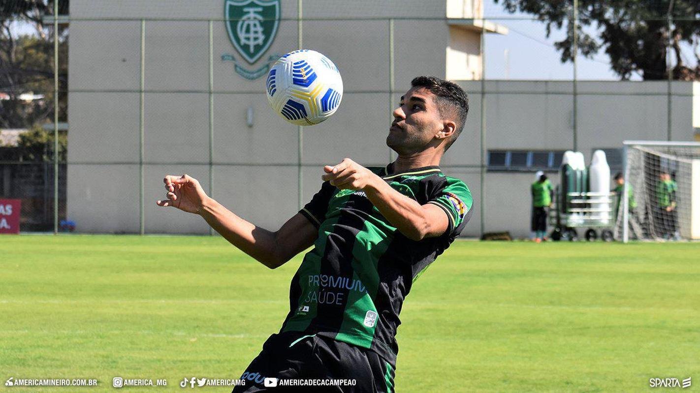 O meia-atacante Isaque tambm deixa o Amrica. Ele atuou em apenas trs partidas e retornar ao Grmio em 2022