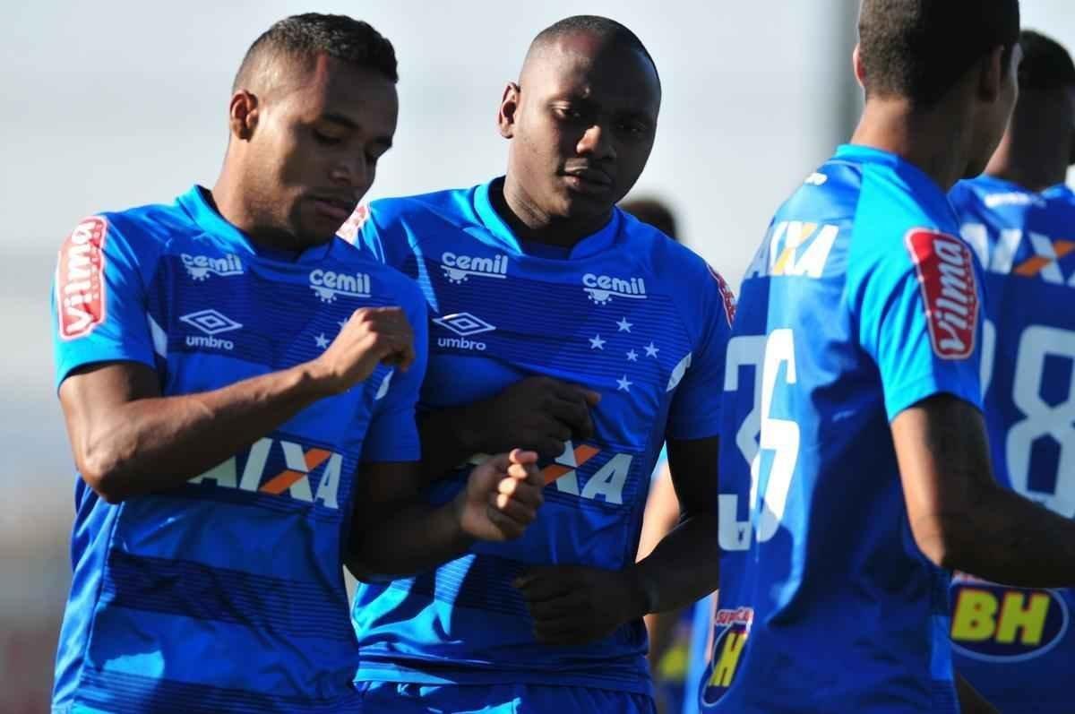 Fotos do treino do Cruzeiro desta sexta-feira, na Toca da Raposa II (Alexandre Guzanshe/EM D.A Press)