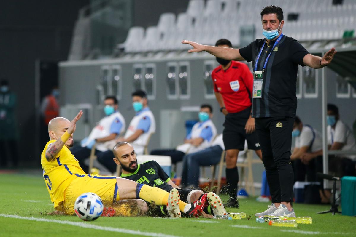 Fotos do zagueiro Maicon pelo Al Nasr, da Arbia Saudita, ltimo clube antes de 'acerto' dele com o Cruzeiro