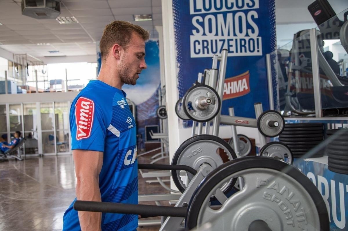 Fotos de divulgao do Cruzeiro das atividades realizadas na reapresentao