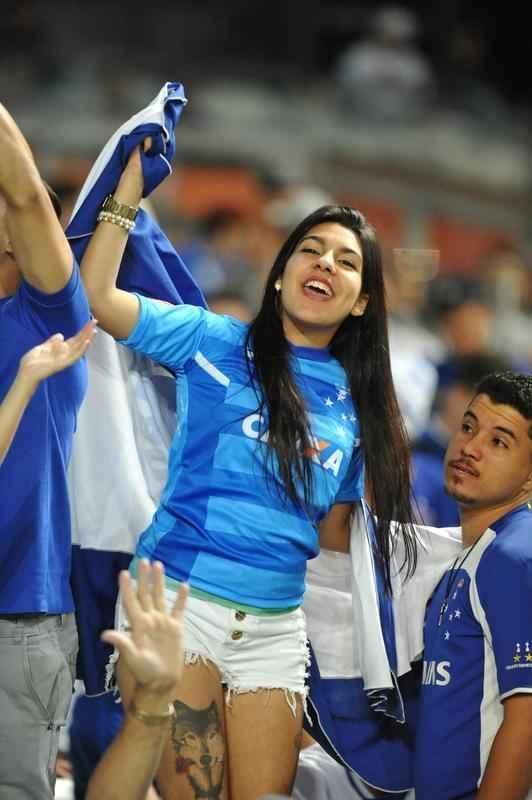 Chegada das torcidas de Cruzeiro e Grmio ao Mineiro para a semifinal da Copa do Brasil