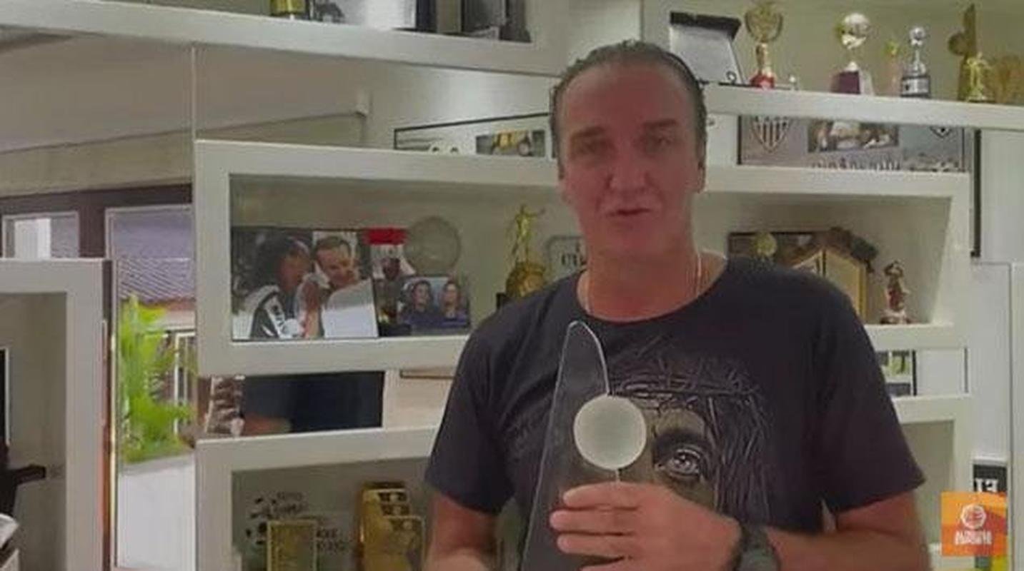 Cuca ganhou o prmio de melhor tcnico de 2021, pelo Atltico