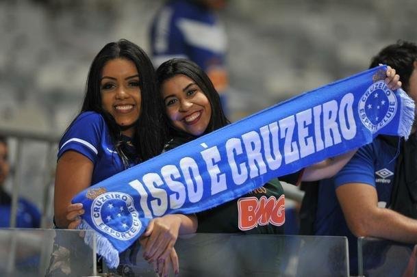 Torcida cruzeirense na partida contra o Atltico-PR, no Mineiro, pelas oitavas de final da Copa do Brasil