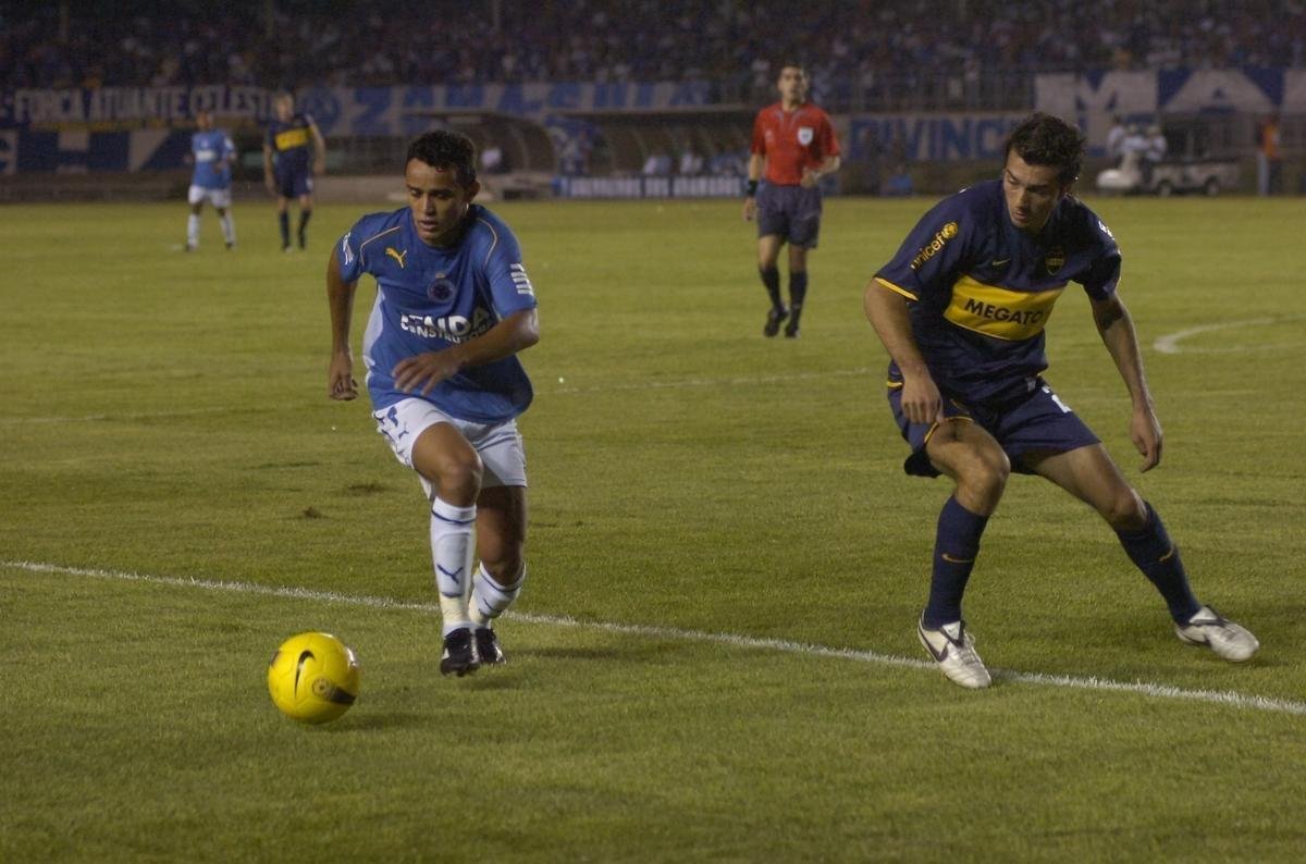 Charles (14/02/1985) - jogou como lateral-direito na Bombonera e terceiro volante no Mineiro. Notabilizado pela qualidade nos arremates de longa distncia, marcou 14 gols em 141 jogos pelo Cruzeiro. Desde 2015, atua pelo Antalyaspor, da Turquia, onde chegou a jogar ao lado do astro camarons Samuel Eto'o.