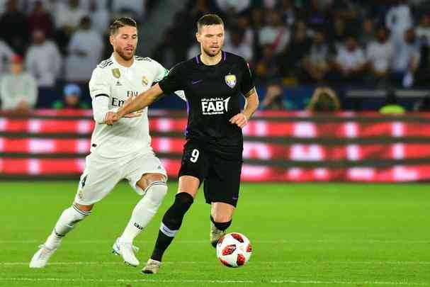 Com gols de Modric, Sergio Ramos, Llorente e Yahia (contra), Real Madrid derrotou o Al Ain por 4 a 1 e fez história ao conquistar seu terceiro título consecutivo do Mundial de Clubes