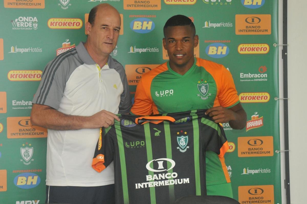 Alan Mineiro (meia) - depois de fazer boa Srie B de 2015 pelo Bragantino (12 gols em 35 jogos), foi contratado pelo Corinthians, que, por sua vez, o emprestou ao Amrica. Em Belo Horizonte, sua passagem foi muito apagada: disputou 13 jogos sem balanar a rede. Depois que saiu do Coelho, Alan Mineiro voltou a mostrar bom futebol. Pelo Vila Nova-GO, marcou 11 gols em 35 partidas na Srie B. No ano que vem, atuar pelo Fortaleza.