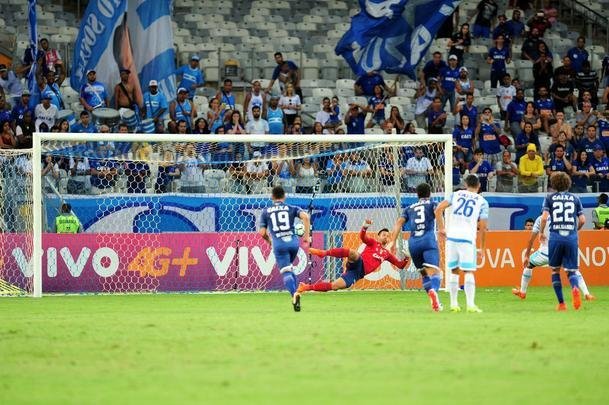 Fotos de Cruzeiro 2x2 Ava, no Mineiro, pela 35 rodada do Campeonato Brasileiro