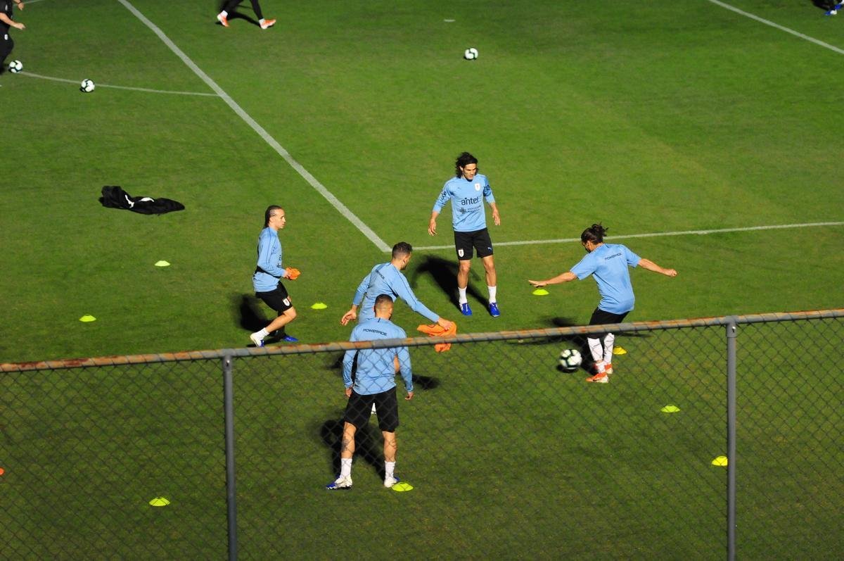 Imagens do primeiro treino da Seleo Uruguaia no Sesc Venda Nova, em Belo Horizonte