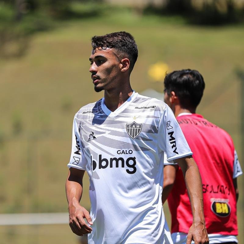 Atlético divulga fotos do novo uniforme de treino