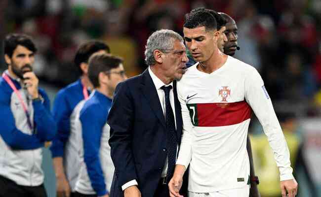 Fernando Santos e Cristiano Ronaldo conversaram aps substituio do atacante portugus