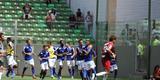 Rafael Silva marcou gol sobre rival e comemorou imitando galinha