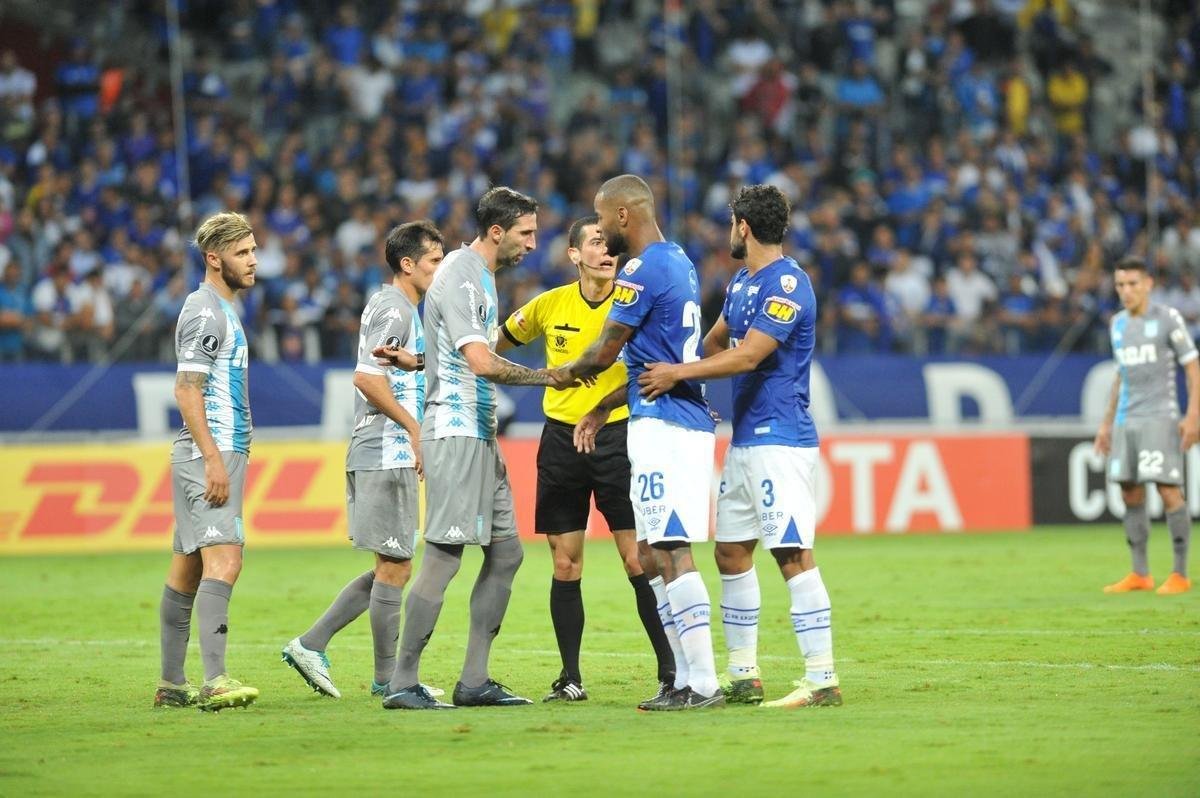 Fotos do primeiro tempo do duelo entre Cruzeiro e Racing, no Mineiro, pela Libertadores