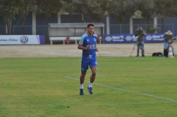 Cruzeiro iniciou sua intertemporada nesta segunda-feira na Toca da Raposa II. Tcnico Mano Menezes contou com elenco completo. Grupo agora comea preparao para decises com Atltico na Copa do Brasil, River Plate na Copa Libertadores e 29 rodadas restantes do Campeonato Brasileiro