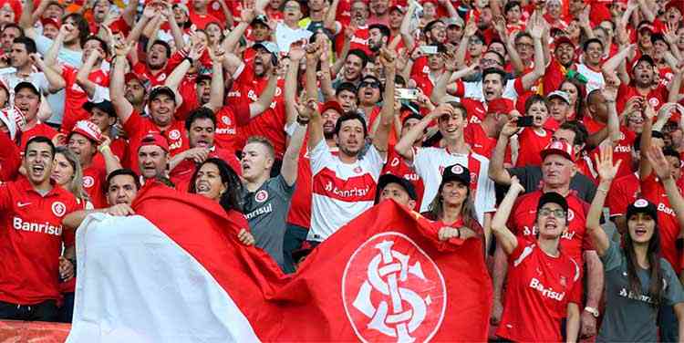 File:Torcida do inter antes do jogo pela copa libertadores da