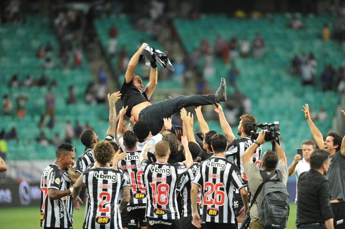 Fotos da festa do Atltico na Fonte Nova, em Salvador, com a vitria por 3 a 2 sobre o Bahia, de virada. Galo chega ao bicampeonato brasileiro aps 50 anos.