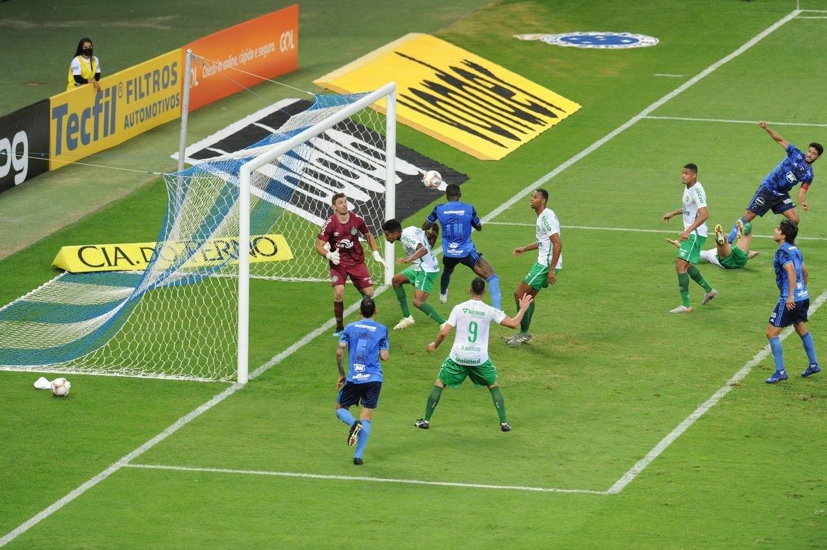 Fotos do duelo entre Cruzeiro e Chapecoense, no Mineiro, pela quarta rodada da Srie B