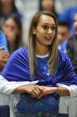 Torcida cruzeirense na partida contra o Atltico-PR, no Mineiro, pelas oitavas de final da Copa do Brasil