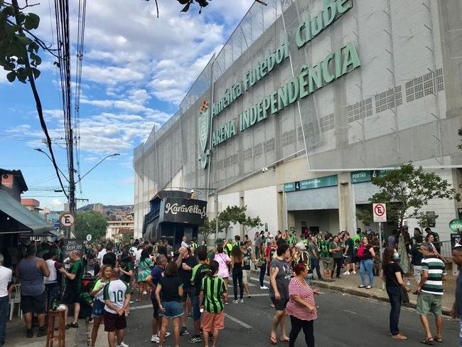 No dia do anivers�rio de 110 anos do Am�rica, torcedor compareceu ao Independ�ncia para acompanhar o jogo contra o Athletico-PR pela quarta rodada do Campeonato Brasileiro