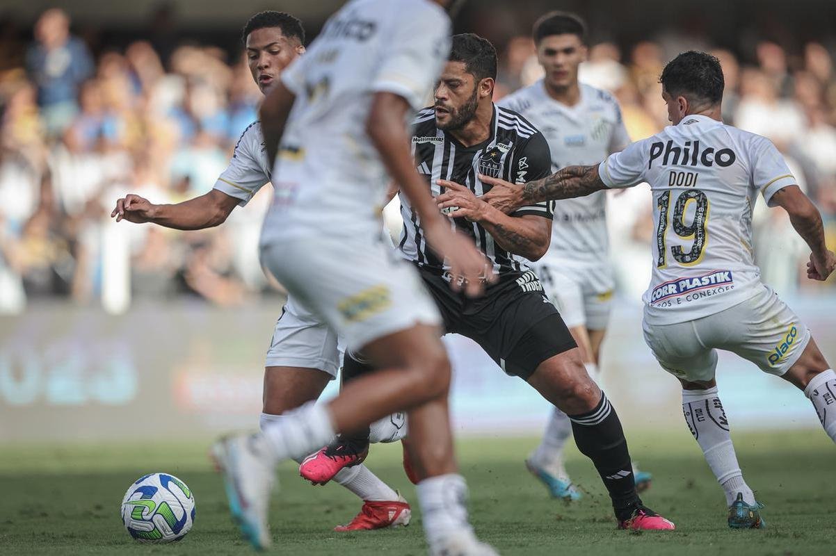 Santos e Atltico se enfrentaram na tarde deste domingo (23/4), na Vila Belmiro, pela segunda rodada da Srie A do Campeonato Brasileiro.