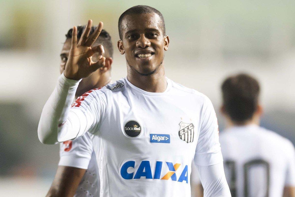 Embora j tenha entrado em campo pela Libertadores (4 jogos) e Copa do Brasil (1 jogo) defendendo o Santos (foram 4 jogos) e no possa atuar pelo Cruzeiro nessas competies, o colombiano Jonathan Copete, de 30 anos,  uma das alternativas do mercado. No Brasileiro, ele esteve em apenas 5 jogos. 