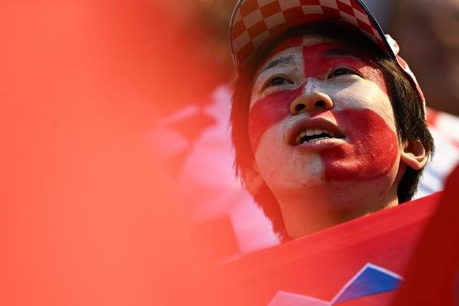 Torcedores de Marrocos e Crocia nas arquibancadas do Estdio Al-Bayt, em Al Khor 