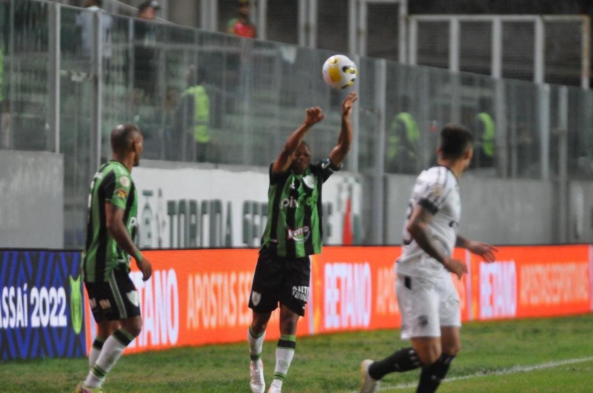 Fotos do jogo entre Amrica e Cear, no Estdio Independncia, em Belo Horizonte, pela 10 rodada da Srie A do Brasileiro