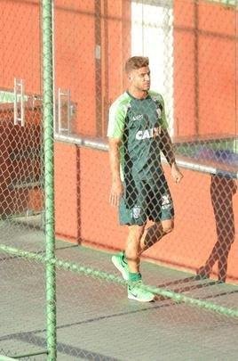 Depois de reunio com elenco e diretoria, Adilson Batista observou treino comandado por Drubscky no Amrica