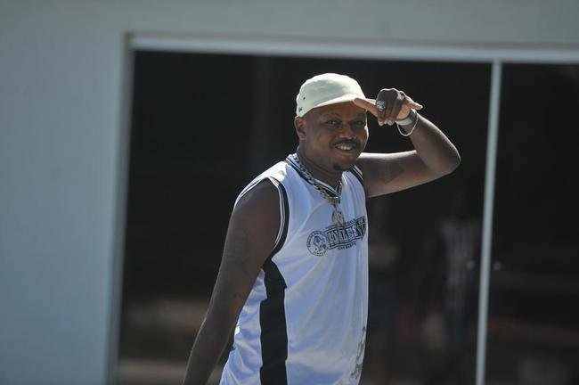 Gustavo Pereira Marques, o rapper Djonga, de 24 anos, vem fazendo sucesso na internet. Astro do estilo musical, o mineiro visitou nesta ter�a-feira a Cidade do Galo, centro de treinamentos do Atl�tico, seu clube de cora��o. O rapper espera que o Alvinegro conquiste t�tulos em 2019. 