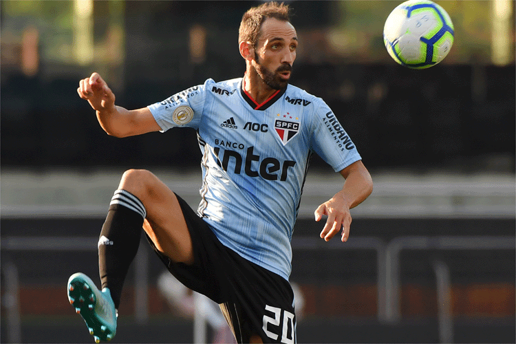 Juanfran e Vitor Bueno desfalcam o So Paulo em estreia na Libertadores