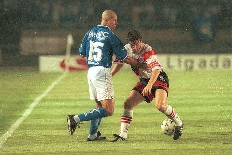 Fbio Jnior, do Cruzeiro, foi artilheiro da Copa Mercosul de 1998 com 6 gols.