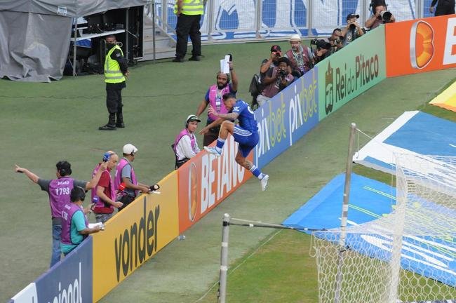 Fotos do jogo entre Cruzeiro e Ponte Preta, no Mineiro, em Belo Horizonte, pela 13 rodada da Srie B do Brasileiro