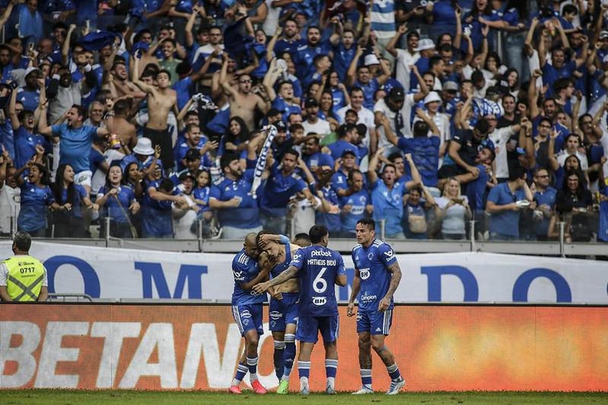9� - Cruzeiro 1 x 0 Bahia (Mineir�o) - 49.066 torcedores