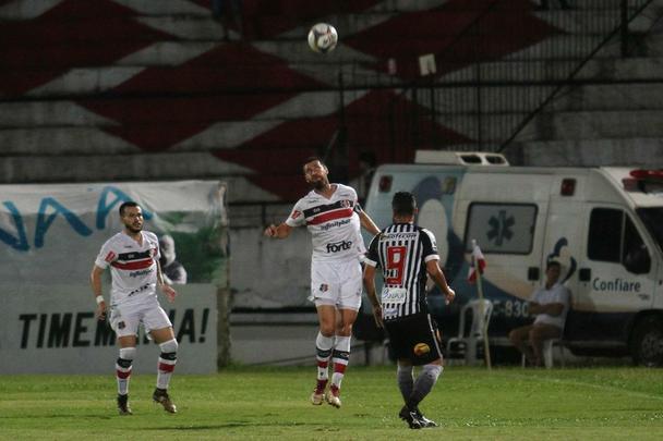 Santa Cruz e Botafogo-PB se enfrentaram pela 12ª rodada da Série C do Campeonato Brasileiro para se manterem na briga pelo G4
