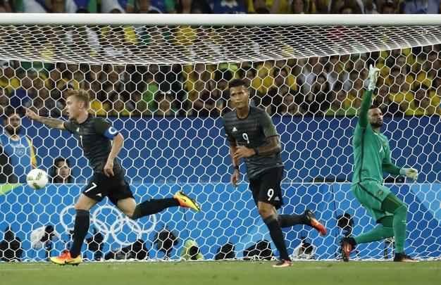 Confronto entre brasileiros e alemães pela final olímpica foi disputado no Estádio Maracanã