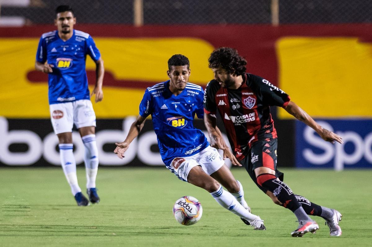 Fotos do jogo entre Vitória e Cruzeiro, no estádio Barradão, em Salvador, pela 28ª rodada da Série B