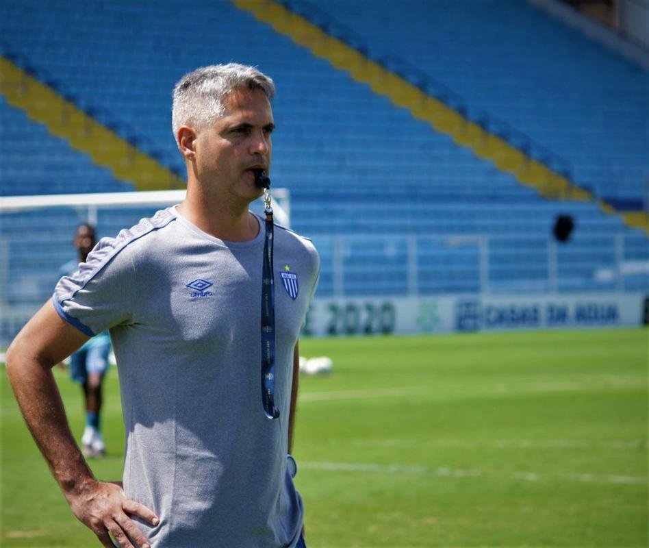 Rodrigo Santana: Aps surgir bem no Atltico Mineiro no ano passado, Santana treinou o Ava neste incio de ano, mas, com fracos resultados, foi demitido aps apenas cinco jogos.