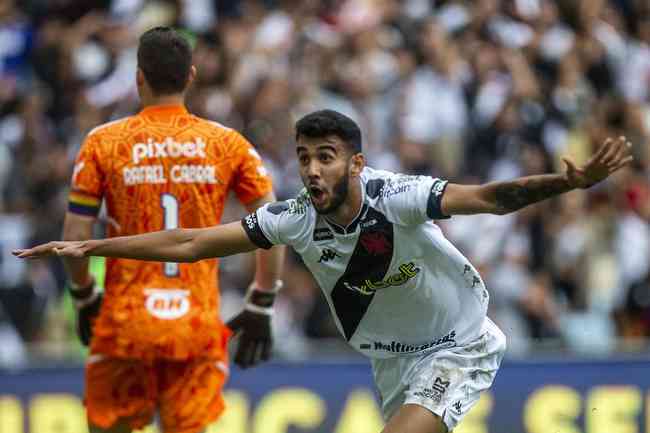 Vasco bate Cruzeiro no Maracanã lotado e se mantém no G-4 da Série B