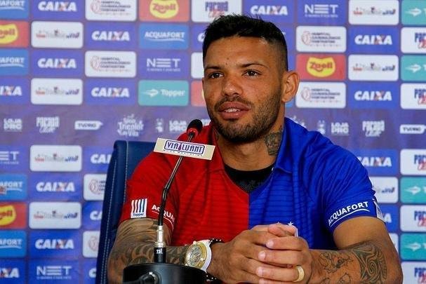 Carlos (Paraná) - Jogos: 19 / Gol: 1 (média de 0,05 gol por jogo) - Mesmo com a campanha ruim do Paraná Clube, matematicamente rebaixado para a Série B de 2019, Carlos não conseguiu se firmar na equipe. O atacante, de 23 anos, conviveu com lesões e chegou a ser afastado do grupo, tendo que treinar separado do restante do elenco durante um mês, até ser reintegrado no início de novembro. O empréstimo de Carlos ao Paraná vai até o final de 2018.