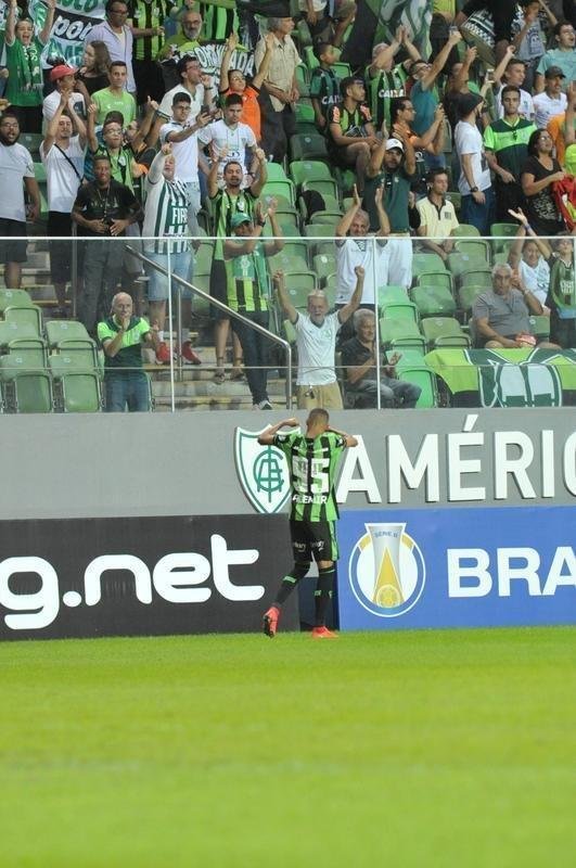 Amrica chegou ao gol no segundo tempo, em chute cruzado de Ademir: 1 a 0