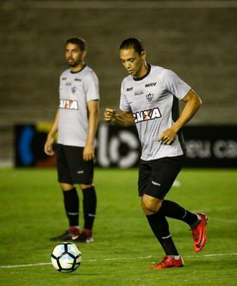 Jogadores trabalharam com bola no Almeidão, em João Pessoa, local da partida desta quarta, às 21h45, contra o Botafogo-PB, pela segunda fase da Copa do Brasil. Houve treinamento de pênaltis