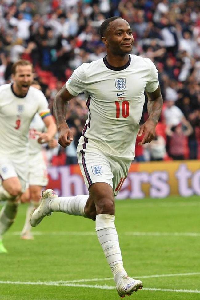 Fotos do gol de Sterling, da Inglaterra, sobre a Alemanha, em Wembley. Ingleses venceram por 2 a 0 e avan�aram �s quartas de final da Eurocopa