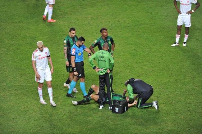 Ribamar chegou a marcar o segundo gol do Amrica no jogo, mas ele foi invalidado devido a um toque na mo de Alan Ruschel antes do cruzamento para o atacante.