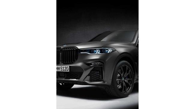Camila Ângelo recebeu o modelo BMW X7 Dark Shadow Edition 2021