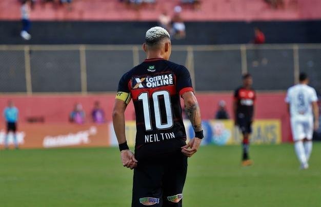 Vitória derrotou Atlético por 1 a 0, no Barradão, com gol de Léo Ceará