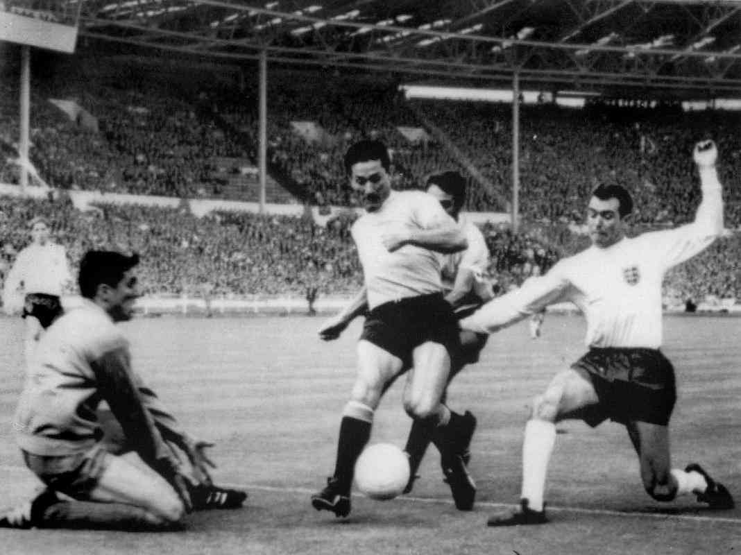 Mazurkiewicz  - O goleiro uruguaio foi importante contratao do Galo nos anos 1970. Experiente, j havia atuado nos Mundiais de 1966 e 1970. Com a camisa alvinegra, disputou 89 jogos. Aps a Copa do Mundo de 1974, deixou o clube mineiro e acertou com o Granada, da Espanha. Morreu em 2013 por causa de problemas respiratrios. 