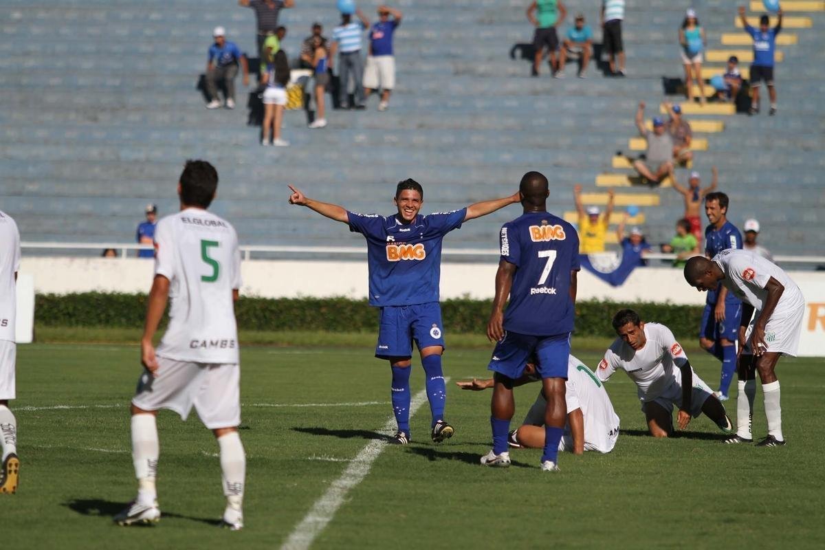 23/01/2011 - Uberlndia 0 x 3 Cruzeiro - Amistoso - Diego Renan marcou o primeiro gol da equipe celeste em 2011
