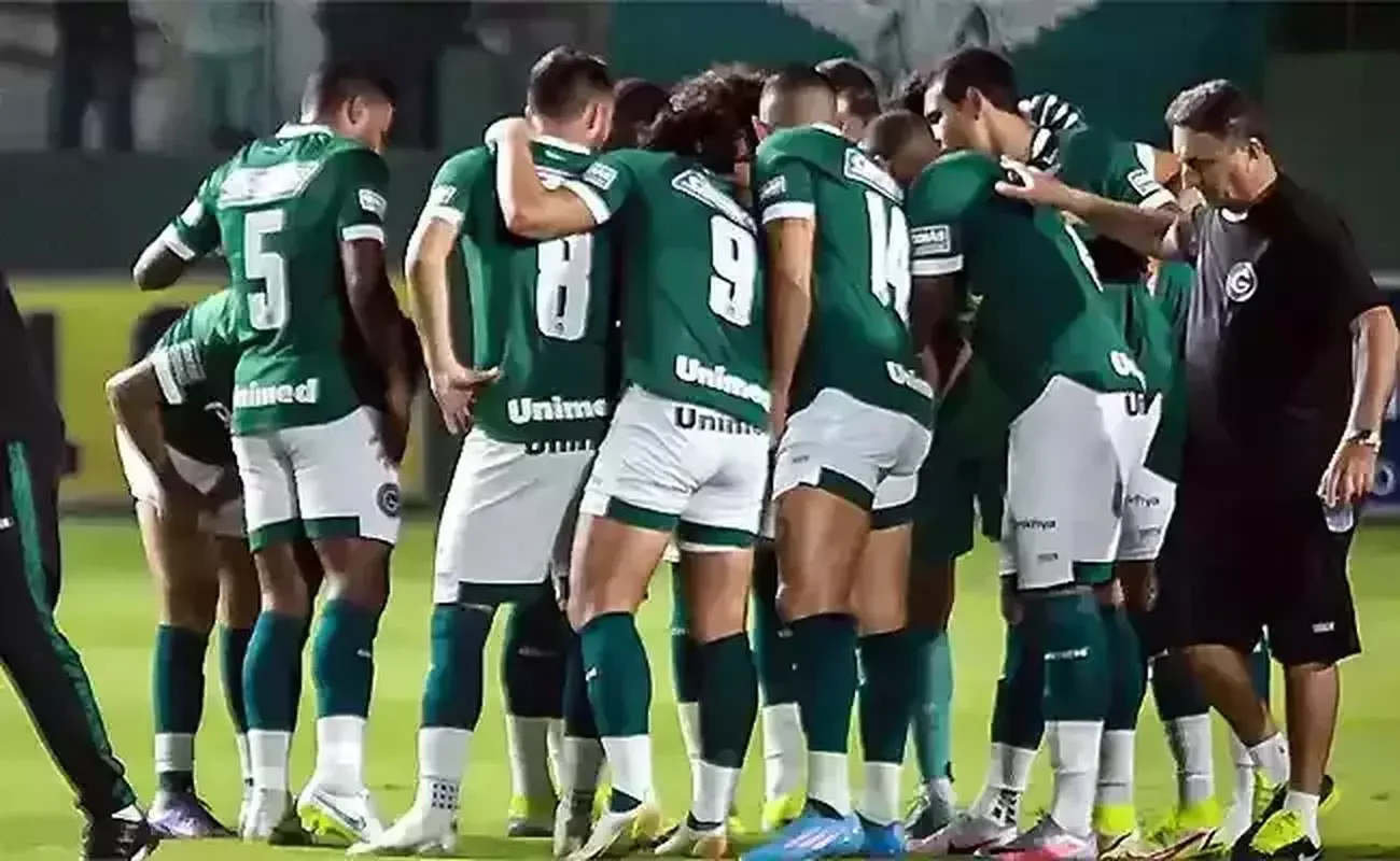 Gois - 13 jogos, sendo 7 sem levar gol